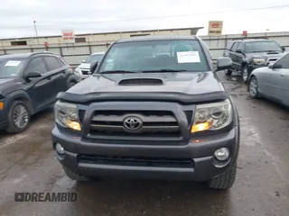 2009 Toyota Tacoma z VIN 3TMLU42N09M034743, wystawiony jako IAAI lot #41467696 z przebiegiem 129 395 mil mil oraz . Historia ofert i sprzedaży dostępna na DreamBid. Obrazek 12.
