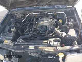 2000 Nissan Frontier XE z VIN 1N6ED27Y7YC341338, wystawiony jako IAAI lot #41486231 z przebiegiem 311 040 mil mil oraz . Historia ofert i sprzedaży dostępna na DreamBid. Obrazek 10.