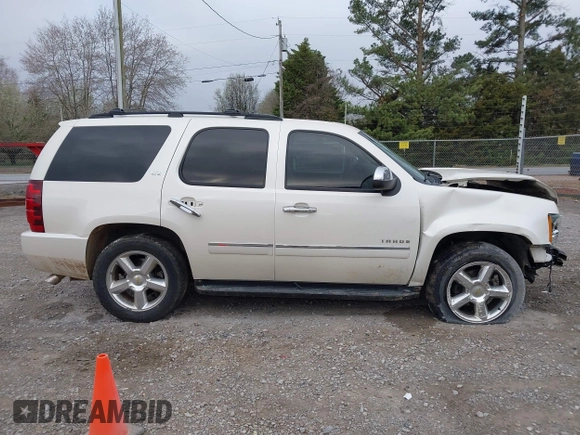 2014 Chevrolet Tahoe LTZ z VIN 1GNSCCE05ER101331, wystawiony jako IAAI lot #41793150 z przebiegiem 177 769 mil mil oraz . Historia ofert i sprzedaży dostępna na DreamBid. Obrazek 13.