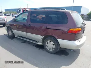 1998 Toyota Sienna LE with VIN 4T3ZF13C5WU010268, listed as a IAAI auction lot 42100402 with 258,934 mi miles. Bid and sale history available at carsss.com. Image 3.