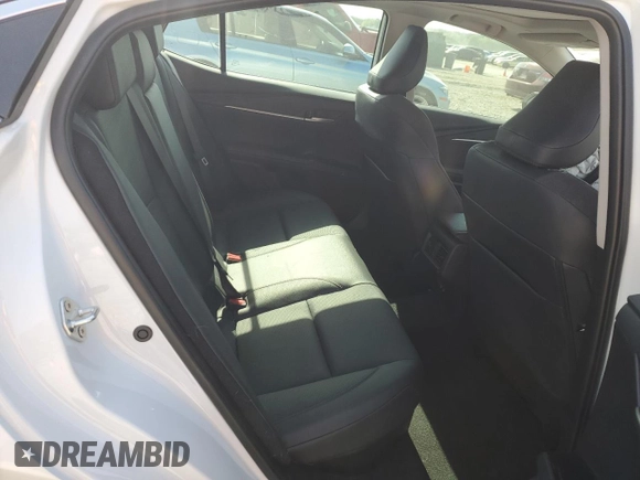 2025 Toyota Camry LE z VIN 4T1DAACK9SU054048, wystawiony jako Copart lot #53659075 z przebiegiem 3 568 mil mil oraz Szkoda całkowita • Salvage title. Historia ofert i sprzedaży dostępna na DreamBid. Obrazek 10.