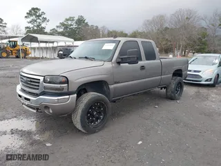 2007 GMC Sierra 2500HD Classic SLE1 with VIN 1GTHK29D47E186976, listed as a IAAI auction lot 41644961 with 442,073 mi miles. Bid and sale history available at carsss.com. Image 2.