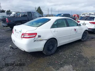 2011 Toyota Camry LE z VIN 4T1BF3EK8BU728563, wystawiony jako IAAI lot #41783543 z przebiegiem 294 062 mil mil oraz . Historia ofert i sprzedaży dostępna na DreamBid. Obrazek 4.
