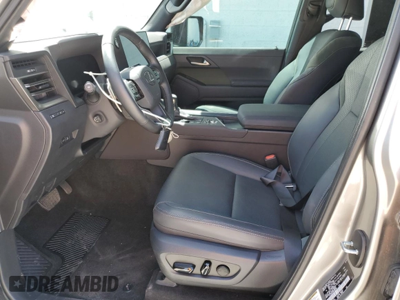 2024 Lexus GX 550 Premium z VIN JTJTBCDX5R5008785, wystawiony jako Copart lot #56320615 z przebiegiem 9 000 mil mil oraz Szkoda całkowita • Salvage title. Historia ofert i sprzedaży dostępna na DreamBid. Obrazek 7.