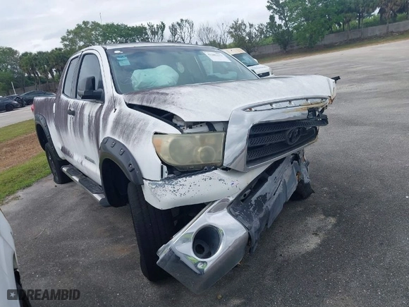 2008 Toyota Tundra 2WD Truck with VIN 5TFRU54158X010571, listed as a IAAI auction lot 41282112 with 204,256 mi miles. Bid and sale history available at carsss.com. Image 1.