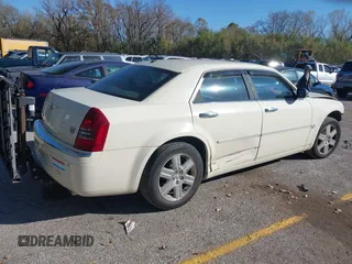 2006 Chrysler 300 C with VIN 2C3LK63HX6H345072, listed as a IAAI auction lot 40737720 with 163,544 mi miles. Bid and sale history available at carsss.com. Image 4.