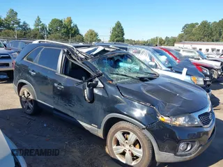 2013 Kia Sorento EX with VIN 5XYKUDA22DG412022, listed as a IAAI auction lot 40567674 with 177,189 mi miles. Bid and sale history available at carsss.com. Image 6.