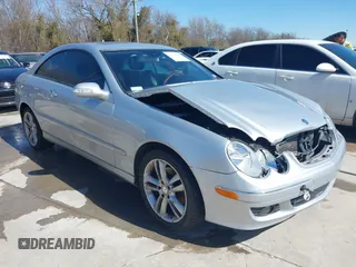 2008 Mercedes-Benz CLK 3.5L with VIN WDBTJ56H98F254530, listed as a IAAI auction lot 41715192 with 163,563 mi miles. Bid and sale history available at carsss.com. Image 1.