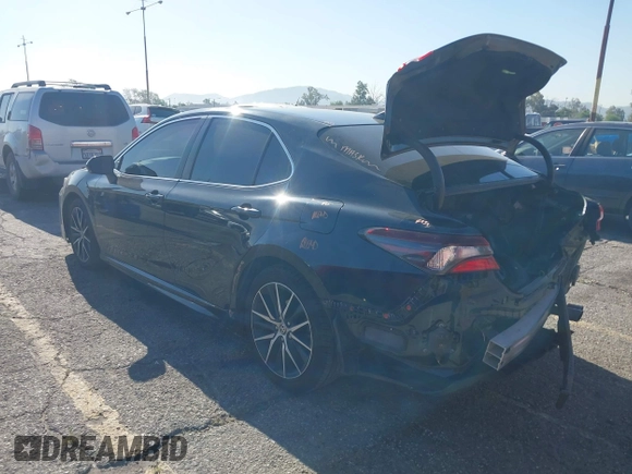 2021 Toyota Camry SE Nightshade with VIN 4T1T11AKXMU430841, listed as a IAAI auction lot 42019485 with 124,561 mi miles. Bid and sale history available at carsss.com. Image 3.