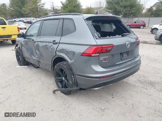 2019 Volkswagen Tiguan SE with VIN 3VV2B7AX0KM186146, listed as a IAAI auction lot 41785580 with 70,950 mi miles. Bid and sale history available at carsss.com. Image 3.