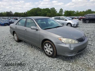 2005 Toyota Camry STD z VIN 4T1BE32K25U594905, wystawiony jako Copart lot #55049485 z przebiegiem 248 289 mil mil oraz Czysty tytuł • Clean title. Historia ofert i sprzedaży dostępna na DreamBid. Obrazek 4.