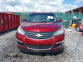 2015 Chevrolet Traverse LT z VIN 1GNKVHKD9FJ373749, wystawiony jako IAAI lot #42291335 z przebiegiem 136 558 mil mil oraz . Historia ofert i sprzedaży dostępna na DreamBid. Obrazek 12.