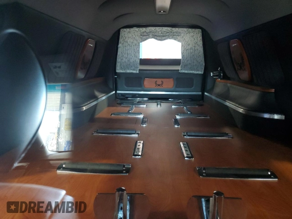 2011 Cadillac DTS Professional Limousine z VIN 1GE7K9C61BU600591, wystawiony jako Copart lot #55618735 z przebiegiem 31 702 mil mil oraz Tytuł czysty. Historia ofert i sprzedaży dostępna na DreamBid. Obrazek 10.