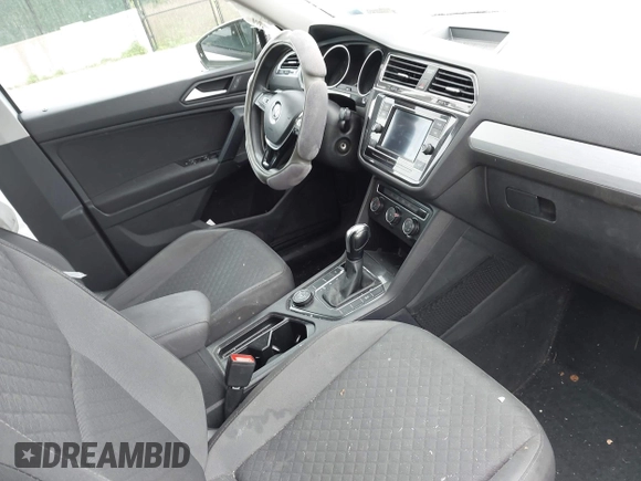 2019 Volkswagen Tiguan S z VIN 3VV0B7AX9KM055305, wystawiony jako IAAI lot #42160128 z przebiegiem 67 826 mil mil oraz . Historia ofert i sprzedaży dostępna na DreamBid. Obrazek 5.