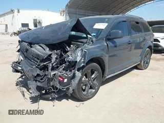 2018 Dodge Journey Crossroad z VIN 3C4PDCGB4JT327792, wystawiony jako IAAI lot #42012960 z przebiegiem 121 736 mil mil oraz . Historia ofert i sprzedaży dostępna na DreamBid. Obrazek 2.
