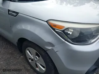 2015 Kia Soul with VIN KNDJN2A20F7804462, listed as a IAAI auction lot 42013821 with 143,455 mi miles. Bid and sale history available at carsss.com. Image 6.