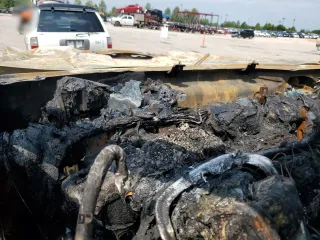 2020 GMC Sierra 3500HD Denali z VIN 1GT49WEY5LF116658, wystawiony jako Copart lot #62864934 z przebiegiem Nie podano mil oraz Szkody całkowita. Historia ofert i sprzedaży dostępna na DreamBid. Obrazek 9.
