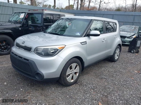 2015 Kia Soul with VIN KNDJN2A20F7804462, listed as a IAAI auction lot 42013821 with 143,455 mi miles. Bid and sale history available at carsss.com. Image 2.