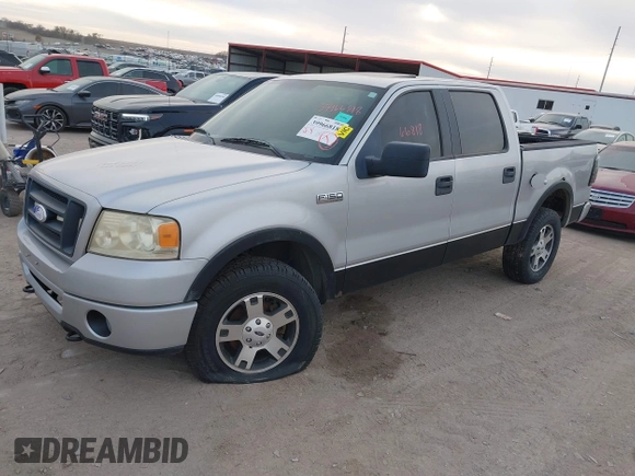 2006 Ford F-150 XLT with VIN 1FTPW14536FA32620, listed as a IAAI auction lot 40954768 with 194,303 mi miles. Bid and sale history available at carsss.com. Image 2.