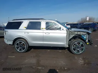 2019 Ford Expedition Limited with VIN 1FMJU2AT4KEA86525, listed as a IAAI auction lot 41784517 with 66,714 mi miles. Bid and sale history available at carsss.com. Image 13.