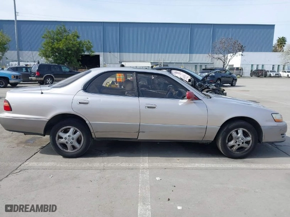 1995 Lexus ES 300 with VIN JT8GK13T0S0100914, listed as a IAAI auction lot 41835394 with 216,277 mi miles. Bid and sale history available at carsss.com. Image 12.