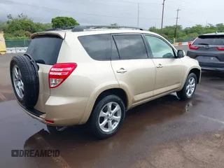 2010 Toyota RAV4 Limited z VIN JTMYK4DV0AD004537, wystawiony jako IAAI lot #40428467 z przebiegiem 77 589 mil mil oraz . Historia ofert i sprzedaży dostępna na DreamBid. Obrazek 4.
