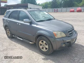 2004 Kia Sorento LX z VIN KNDJD733445330787, wystawiony jako IAAI lot #42110943 z przebiegiem 190 238 mil mil oraz . Historia ofert i sprzedaży dostępna na DreamBid. Obrazek 1.