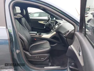 2016 Lincoln MKX Premiere z VIN 2LMTJ6JR6GBL55175, wystawiony jako IAAI lot #42166472 z przebiegiem 108 995 mil mil oraz . Historia ofert i sprzedaży dostępna na DreamBid. Obrazek 5.