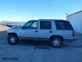 1996 Chevrolet Tahoe with VIN 1GNEK13R3TJ318572, listed as a IAAI auction lot 41419555 with 199,201 mi miles. Bid and sale history available at carsss.com. Image 14.