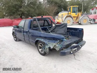 1999 Chevrolet S-10 LS with VIN 1GCCS19X8X8168896, listed as a IAAI auction lot 41485780 with 218,436 mi miles. Bid and sale history available at carsss.com. Image 3.