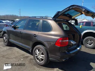 2010 Porsche Cayenne z VIN WP1AA2AP0ALA02855, wystawiony jako IAAI lot #38917556 z przebiegiem 86 881 mil mil oraz . Historia ofert i sprzedaży dostępna na DreamBid. Obrazek 3.