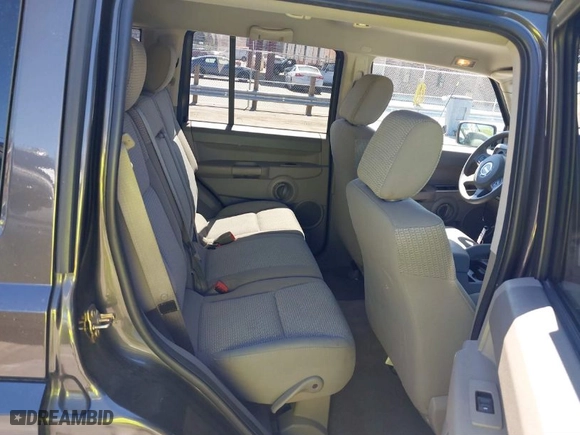 2006 Jeep Commander with VIN 1J8HH48K96C176263, listed as a IAAI auction lot 41843558 with 172,157 mi miles. Bid and sale history available at carsss.com. Image 8.