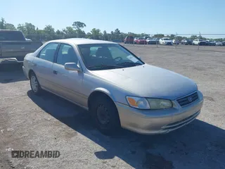2001 Toyota Camry CE with VIN 4T1BG22K81U075419, listed as a IAAI auction lot 41994243 with 176,157 mi miles. Bid and sale history available at carsss.com. Image 1.