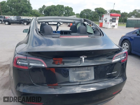 2018 Tesla Model 3 Long Range Battery z VIN 5YJ3E1EB3JF178812, wystawiony jako IAAI lot #42124838 z przebiegiem 124 229 mil mil oraz . Historia ofert i sprzedaży dostępna na DreamBid. Obrazek 17.