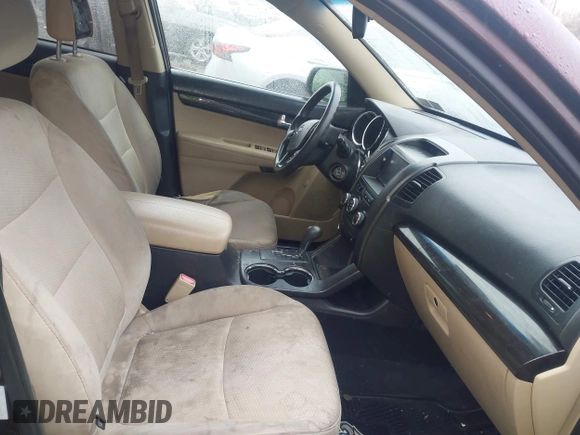 2012 Kia Sorento LX with VIN 5XYKTDA68CG303939, listed as a IAAI auction lot 41917791 with 211,086 mi miles. Bid and sale history available at carsss.com. Image 5.