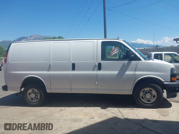 2019 Chevrolet Express Cargo z VIN 1GCWGAFP9K1370862, wystawiony jako IAAI lot #42410939 z przebiegiem 83 319 mil mil oraz . Historia ofert i sprzedaży dostępna na DreamBid. Obrazek 13.