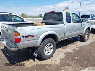 2001 Toyota Tacoma z VIN 5TEWN72N11Z845227, wystawiony jako IAAI lot #42397877 z przebiegiem 323 243 mil mil oraz . Historia ofert i sprzedaży dostępna na DreamBid. Obrazek 4.