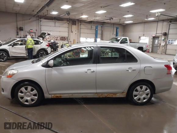 2008 Toyota Yaris z VIN JTDBT923884038527, wystawiony jako IAAI lot #42059011 z przebiegiem 232 431 mil mil oraz . Historia ofert i sprzedaży dostępna na DreamBid. Obrazek 14.