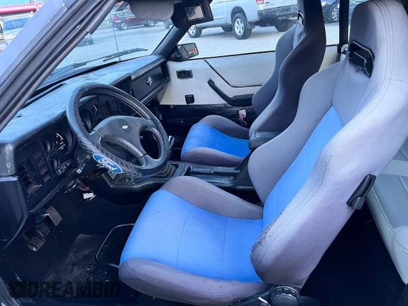 1985 Ford Mustang with VIN 1FABP27M4FF180300, listed as a Copart auction lot 81418754 with 81,610 mi miles and Clean title. Bid and sale history available at DreamBid. Image 5.