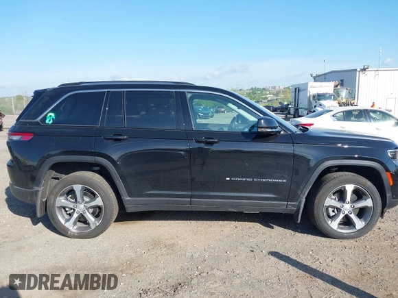 2024 Jeep Grand Cherokee с VIN 1C4RJYB61RC713750, выставлен на аукционе IAAI как лот 42149409 с пробегом 9 931 миль миль и . История ставок и продаж доступна на DreamBid. Изображение 14.