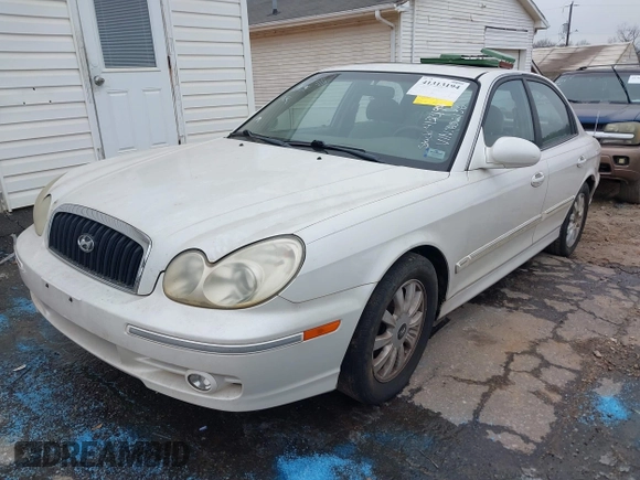 2002 Hyundai Sonata GLS with VIN KMHWF35H42A652136, listed as a IAAI auction lot 41313194 with 184,998 mi miles. Bid and sale history available at carsss.com. Image 2.