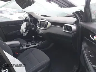 2017 Kia Sorento LX with VIN 5XYPGDA33HG288273, listed as a IAAI auction lot 41553468 with 116,362 mi miles. Bid and sale history available at carsss.com. Image 5.