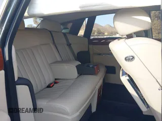 2008 Rolls-Royce Phantom z VIN SCA1S68538UX08739, wystawiony jako IAAI lot #41542958 z przebiegiem 15 238 mil mil oraz . Historia ofert i sprzedaży dostępna na DreamBid. Obrazek 8.