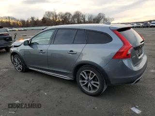2016 Volvo V60 Cross Country T5 with VIN YV4612HK1G1016329, listed as a Copart auction lot 84446884 with 136,622 mi miles and Salvage Title. Bid and sale history available at carsss.com. Image 2.