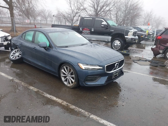 2019 Volvo S60 Momentum with VIN 7JRA22TK2KG013593, listed as a IAAI auction lot 41560933 with 49,619 mi miles. Bid and sale history available at carsss.com. Image 1.