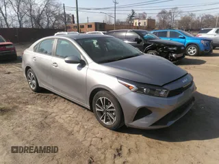 2024 Kia Forte LXS z VIN 3KPF24ADXRE841163, wystawiony jako IAAI lot #41845514 z przebiegiem 6 485 mil mil oraz . Historia ofert i sprzedaży dostępna na DreamBid. Obrazek 1.
