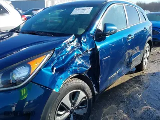 2017 Kia Niro FE with VIN KNDCB3LC1H5085296, listed as a IAAI auction lot 41738017 with 108,204 mi miles. Bid and sale history available at carsss.com. Image 6.