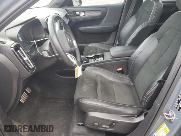 2022 Volvo XC40 R-Design with VIN YV4162UM3N2647089, listed as a Copart auction lot 49997425 with 39,879 mi miles and Salvage title. Bid and sale history available at DreamBid. Image 7.