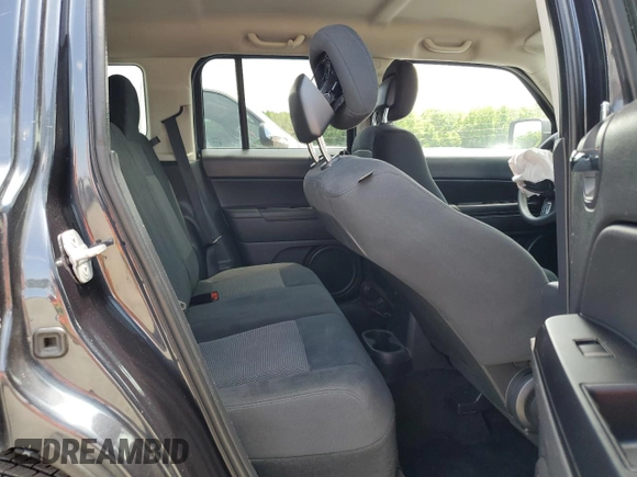 2014 Jeep Patriot Altitude with VIN 1C4NJPBA4ED927701, listed as a Copart auction lot 58413245 with 107,168 mi miles and Clean title. Bid and sale history available at DreamBid. Image 10.