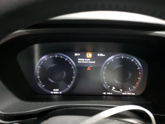 2021 Volvo XC40 Momentum z VIN YV4162UK2M2562967, wystawiony jako Copart lot #85643554 z przebiegiem 25 497 mil mil oraz Szkoda całkowita • Salvage title. Historia ofert i sprzedaży dostępna na DreamBid. Obrazek 9.